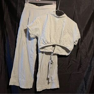 4 / 40$ Elegant Women's Cream Wide Leg Pants & Jumpsuit Set